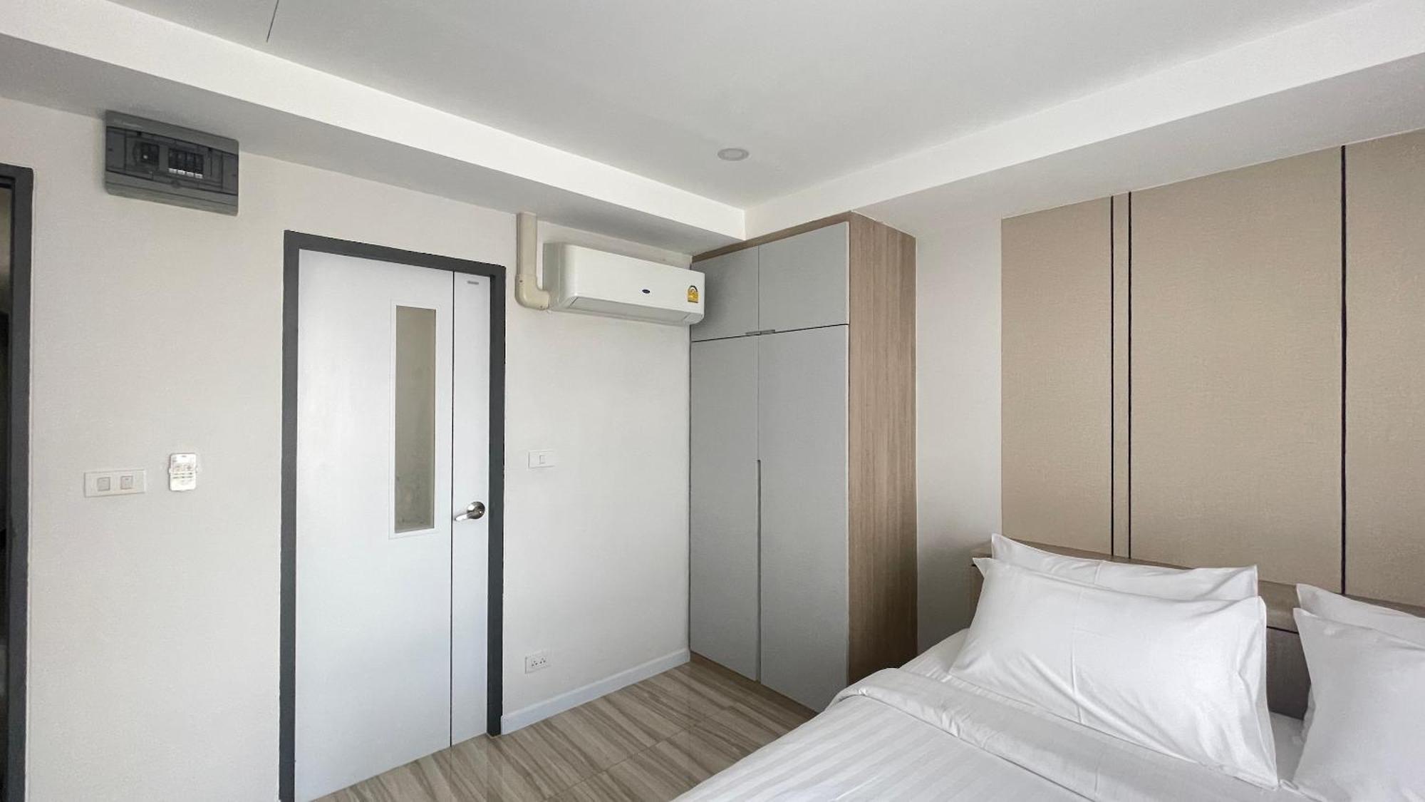 The Riski Hotel At Bangphlat Station Sha Bangkok Zimmer foto