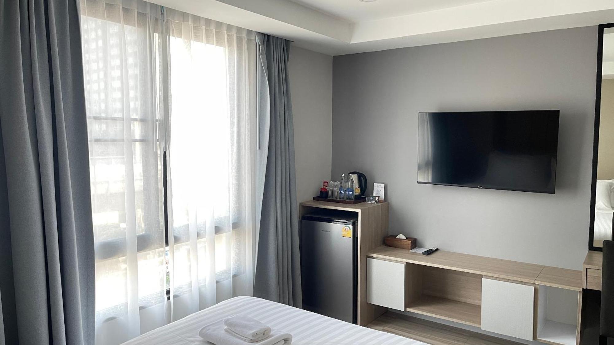 The Riski Hotel At Bangphlat Station Sha Bangkok Zimmer foto